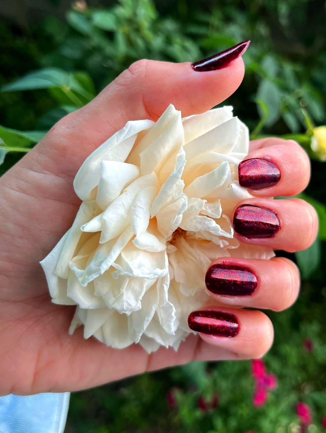 Crno-srebrni nail art s glitter efektom i motivima, Knokty Zagreb