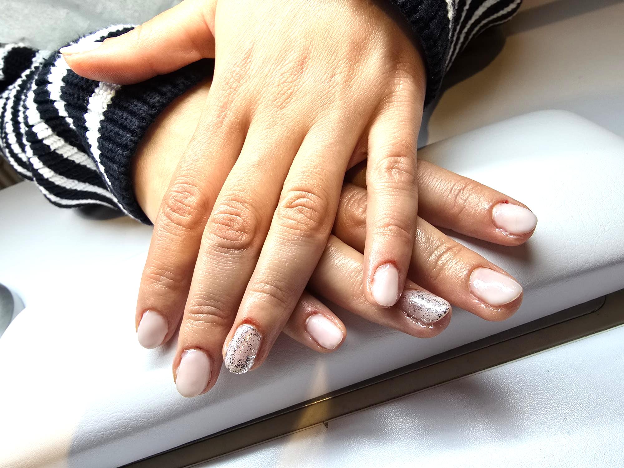 Tamnoplavi i srebrni gel nokti s kristalima, luksuzni nail art, Knokty Zagreb