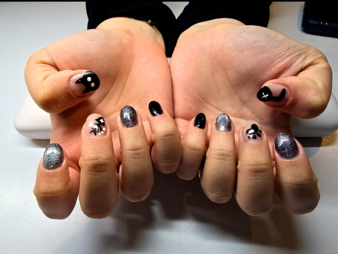 Bordo gel nokti s crvenim shimmerom, elegantna manikura, Knokty Zagreb